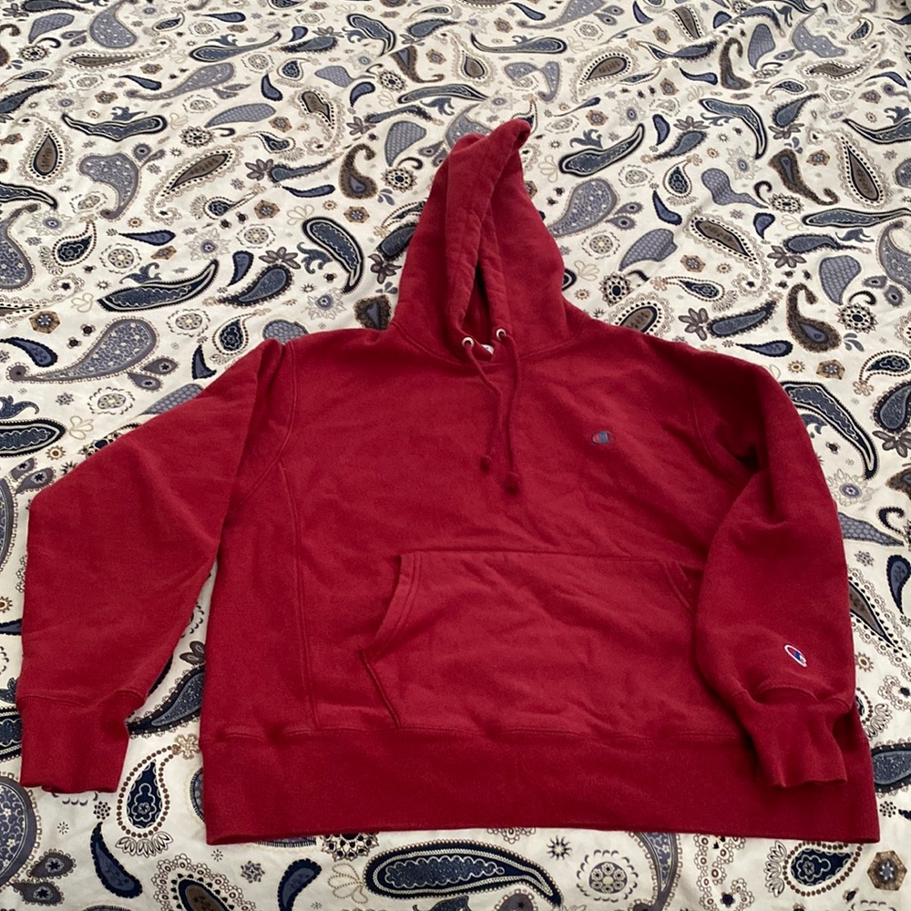 Mens maroon Champion hoodie.size large